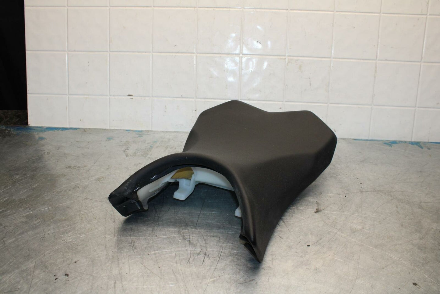 10-13 KAWASAKI Z1000 FRONT DRIVERS SEAT PAD SADDLE PILLION BB421