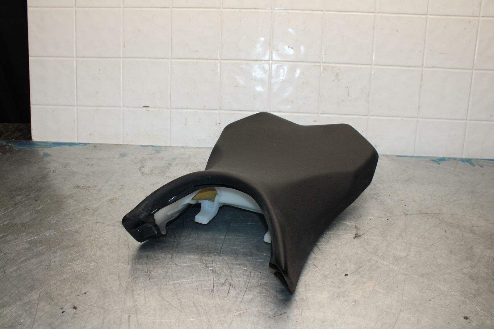 10-13 KAWASAKI Z1000 FRONT DRIVERS SEAT PAD SADDLE PILLION BB421