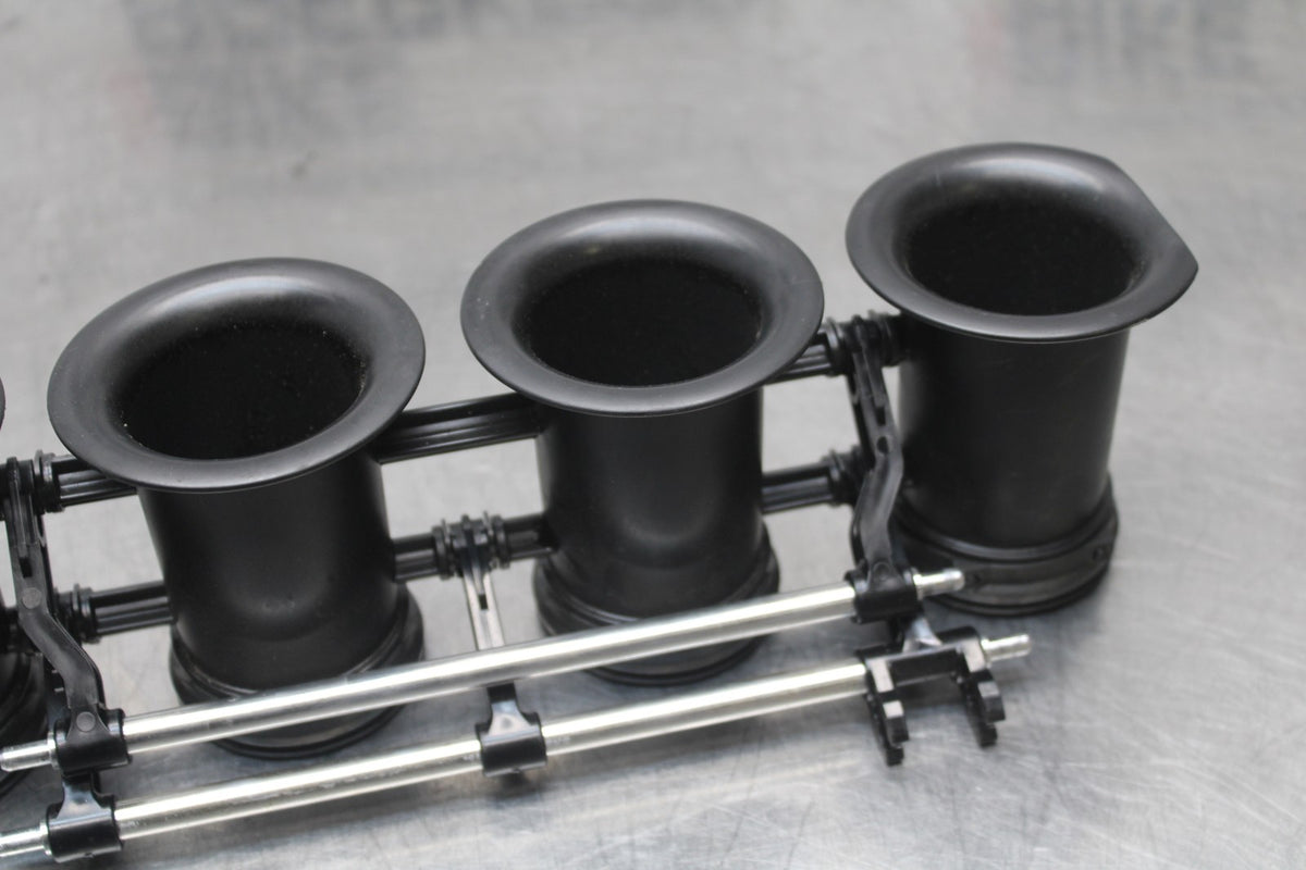 18 YAMAHA YZF R1  AIRBOX INTAKE VELOCITY STACKS BB838