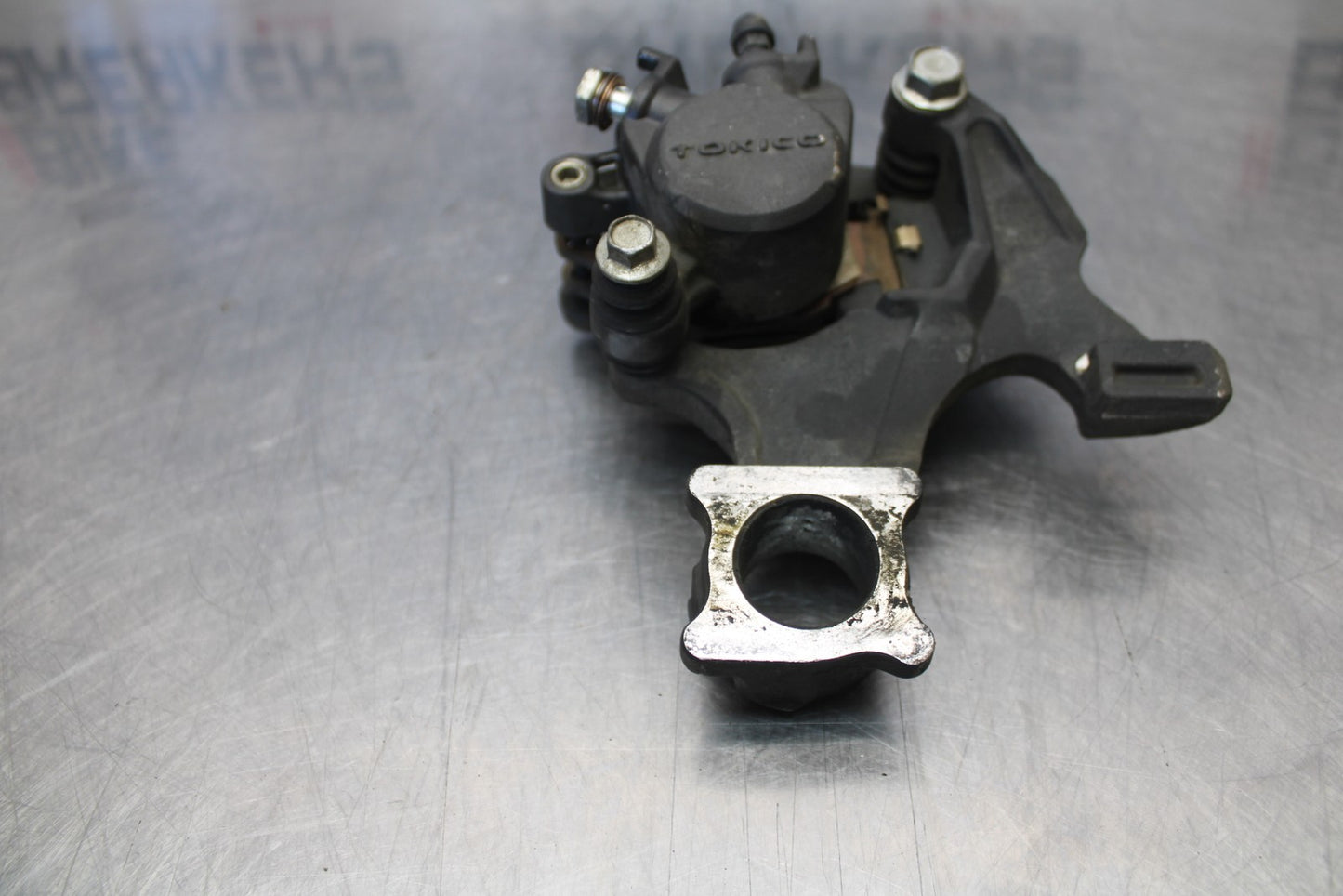 07 SUZUKI GSXR1000 REAR BACK BRAKE CALIPER W MOUNT BRACKET BB770