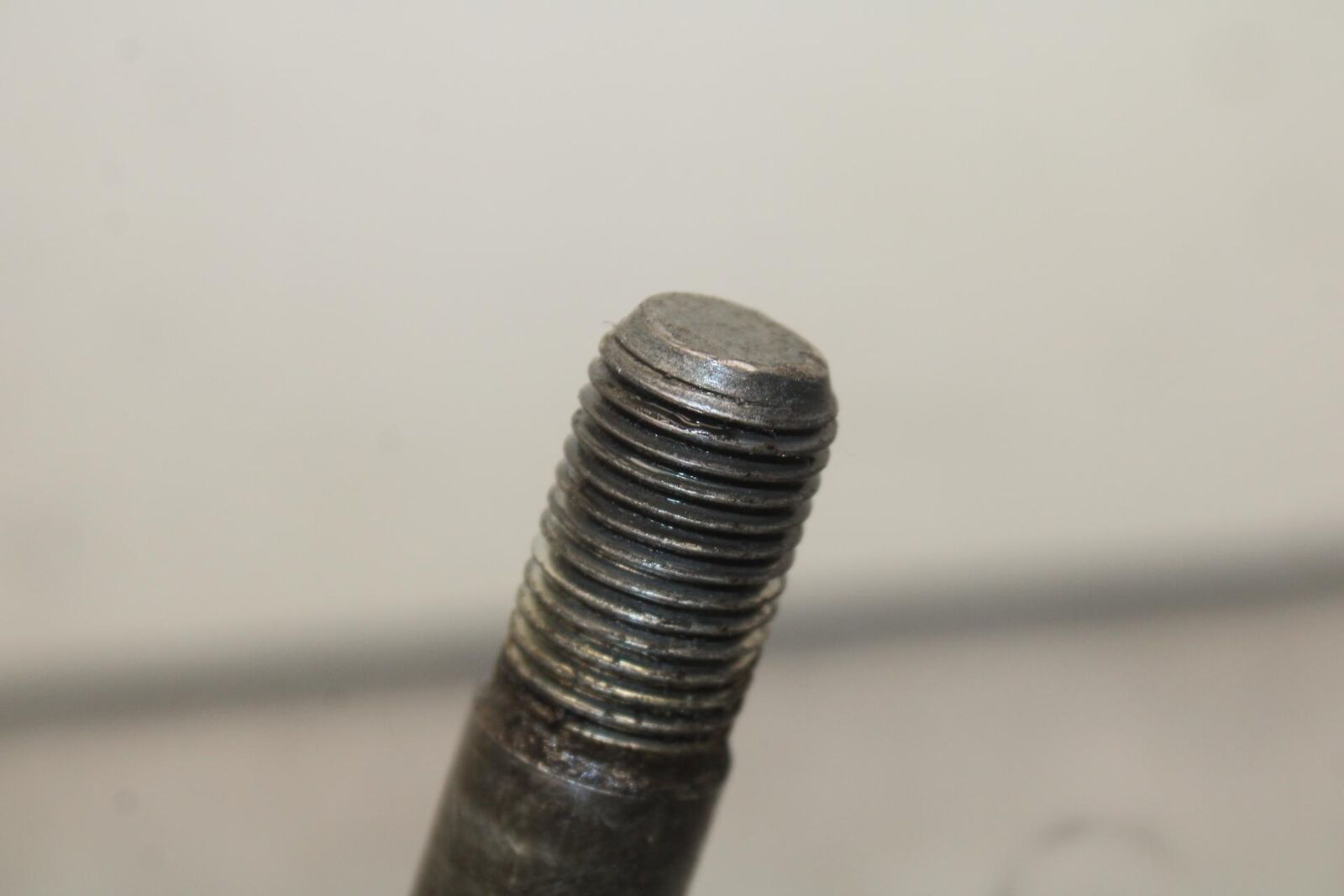 1988 Yamaha FZ600 FRONT WHEEL RIM AXLE PIVOT BOLT 10W-25381-00-00 BB601