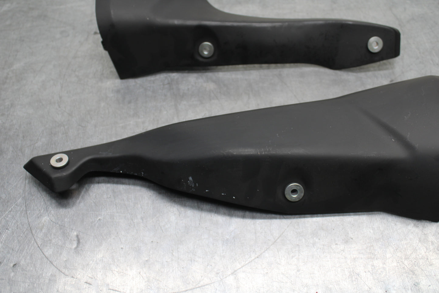 12-25 KAWASAKI NINJA ZX14R REAR MUFFLER EXHAUST PIPE COVER HEAT SHIELD BB757