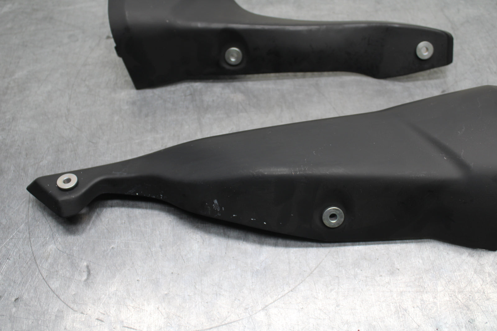 12-25 KAWASAKI NINJA ZX14R REAR MUFFLER EXHAUST PIPE COVER HEAT SHIELD BB757