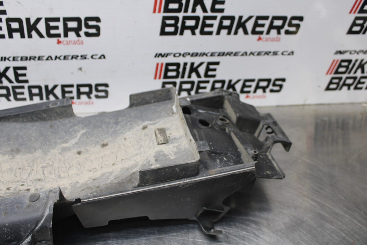 13-15 HONDA CBR500R REAR BACK TAIL UNDERTAIL BATTERY TRAY PLASTIC BB834