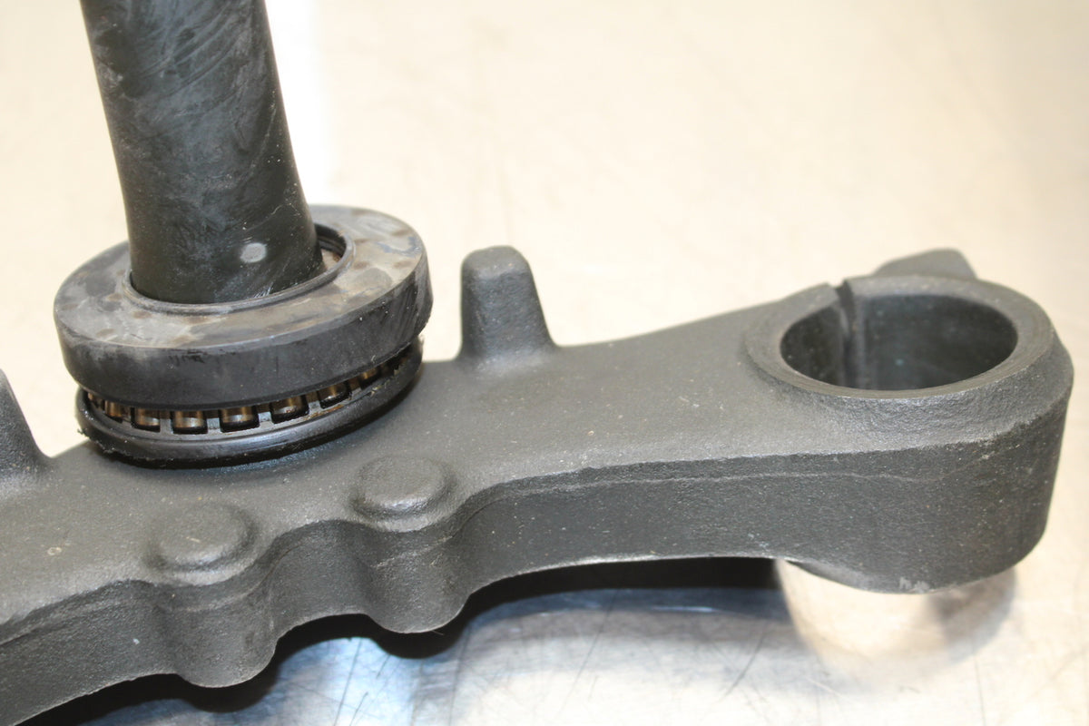 86 SUZUKI GS750ES FRONT FORKS CLAMP LOWER TRIPLE TREE STEM BB140