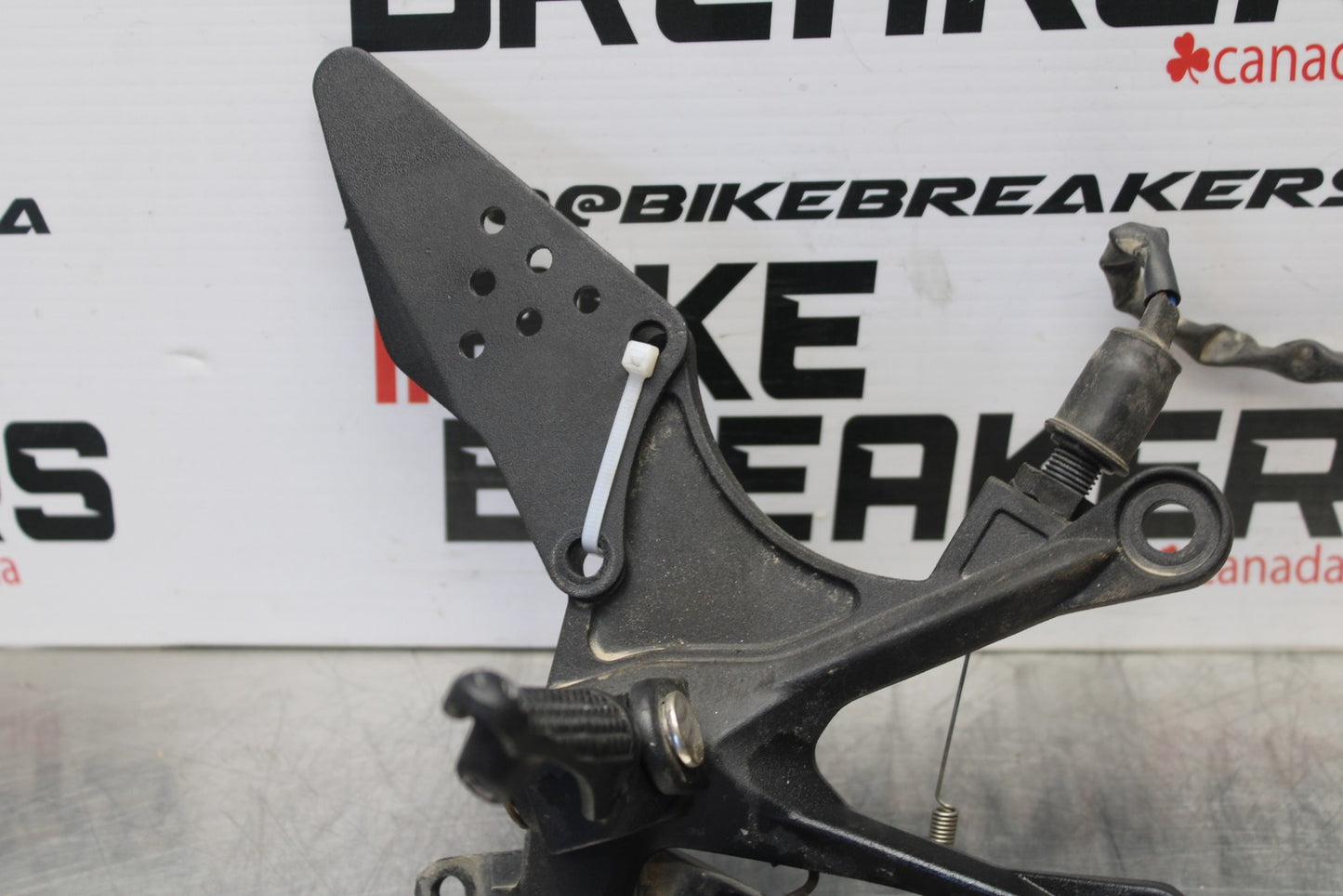 07-08 KAWASAKI NINJA ZX6R RIGHT REARSET REAR SET DRIVER FOOT PEG REST STOP BB203