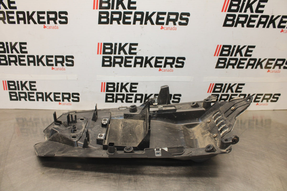 24 APRILIA TUONO V4 1100 FACTORY ABS REAR BACK TAIL UNDERTAIL FAIRING COWL BB887
