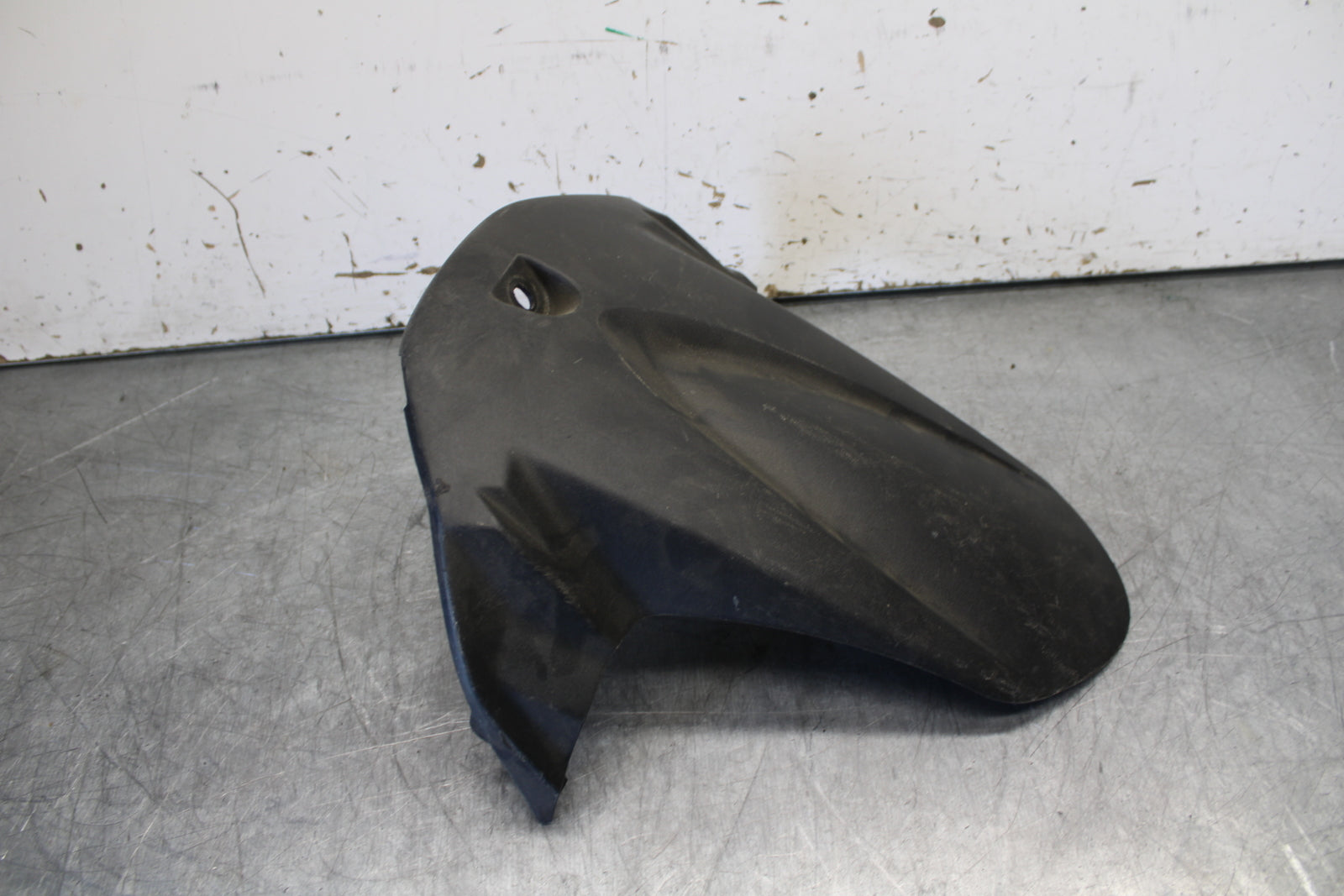 11-24 SUZUKI GSXR  600 750 REAR BACK WHEEL TIRE HUGGER FENDER BB95
