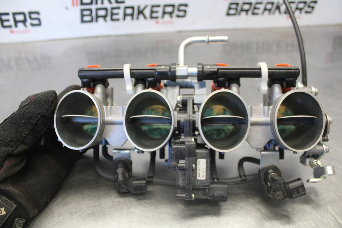 20-22 KAWASAKI NINJA ZX6R MAIN FUEL INJECTORS / THROTTLE BODIES BB884-B
