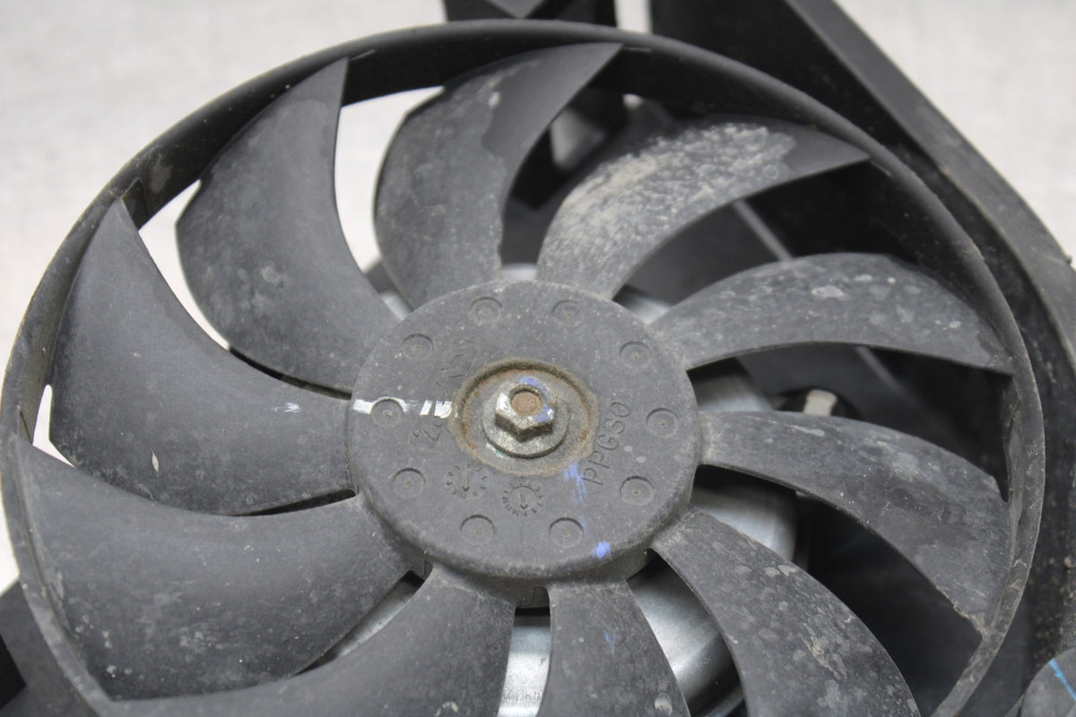 17-18 YAMAHA YZF R3 ENGINE RADIATOR COOLING FAN BB813