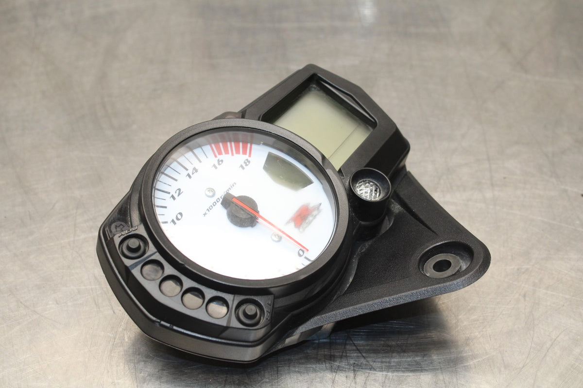 06-07 SUZUKI GSXR 600 SPEEDO GAUGES DISPLAY CLUSTER SPEEDOMETER TACHOMETER BB178
