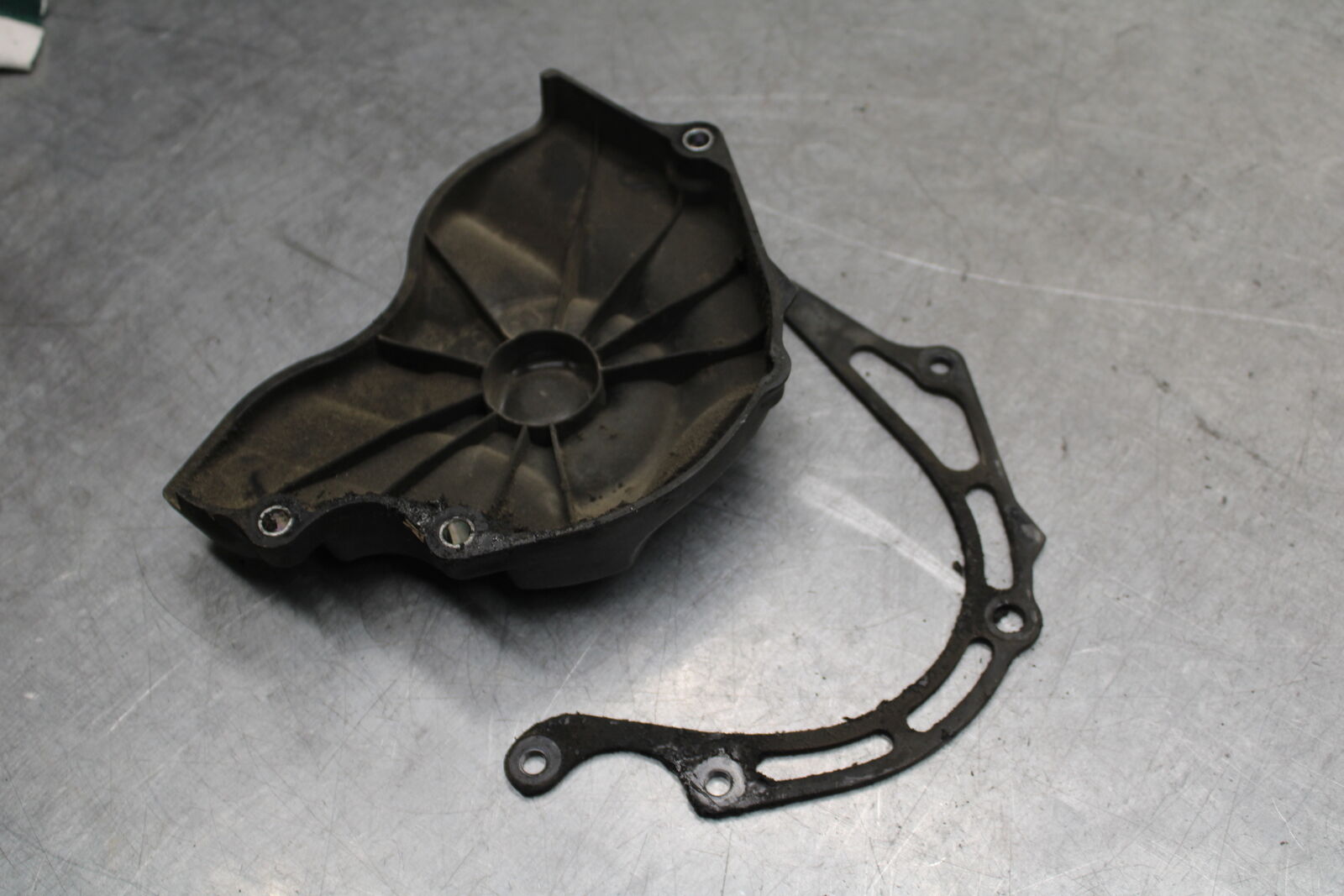 16 KAWASAKI NINJA ZX10R ENGINE SPROCKET COVER BB650