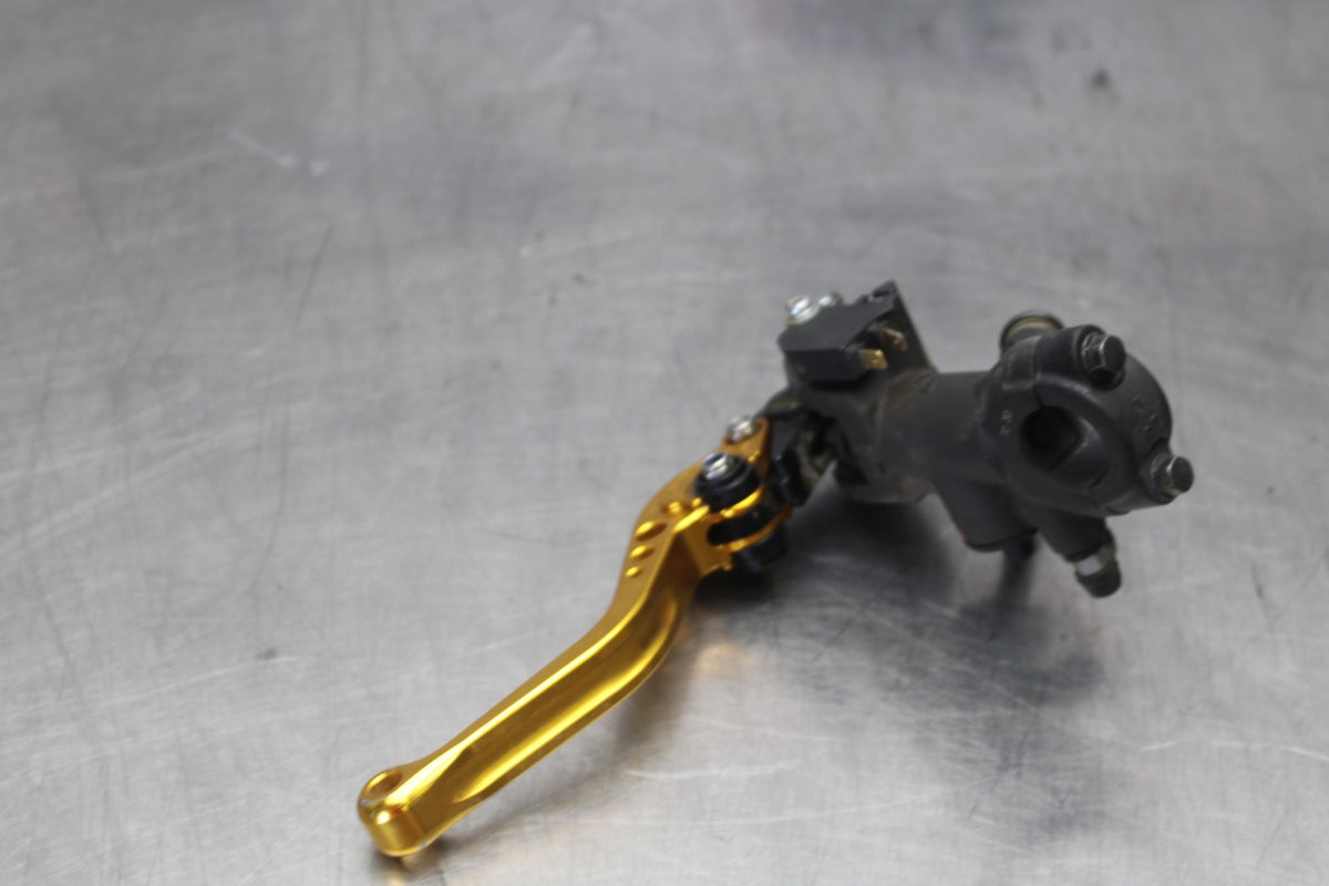 17 YAMAHA YZF R6 FRONT BRAKE MASTER CYLINDER w/ LEVER BB922