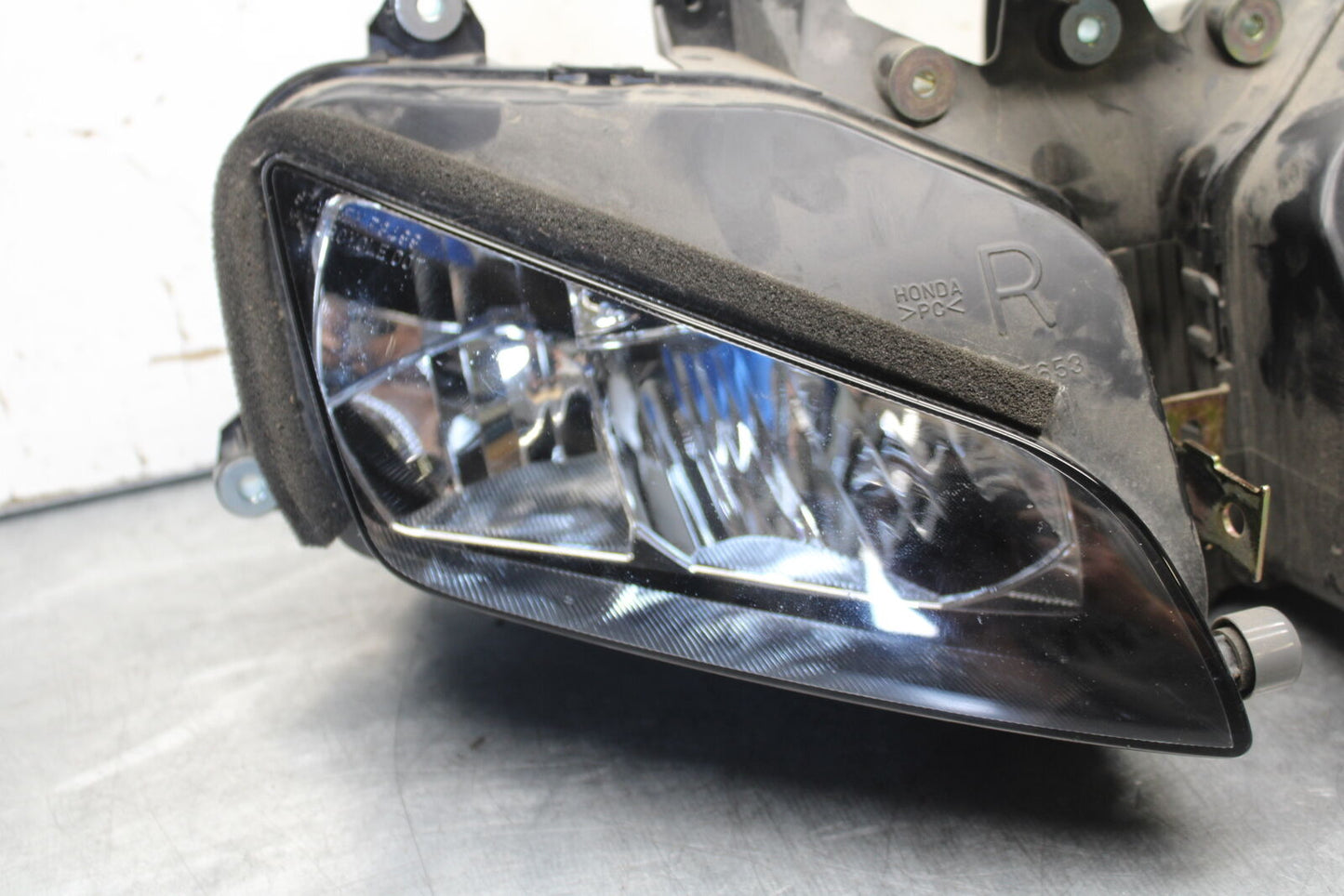 05-06 HONDA CBR600RR FRONT HEADLIGHT HEAD LIGHT LAMP  BB655