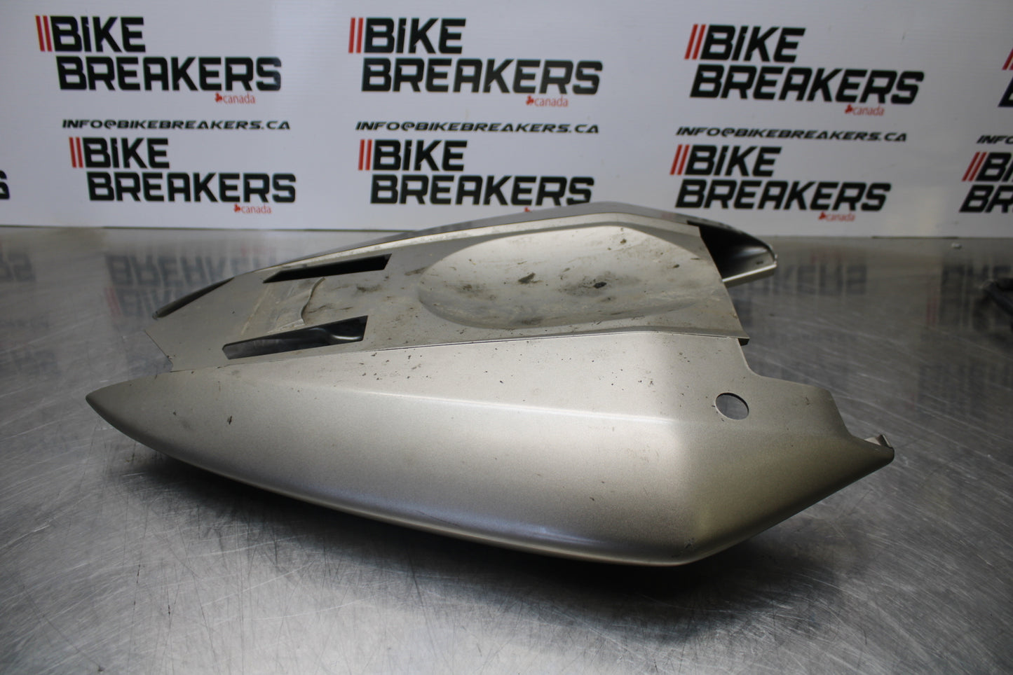 04-05 KAWASAKI NINJA ZX10R REAR BACK TAIL FAIRING COWL SHROUD BB163