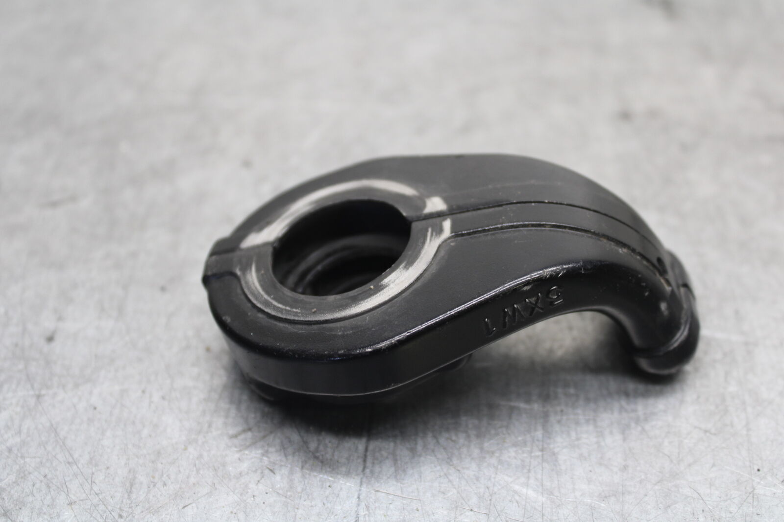 07-08 YAMAHA YZF R1 THROTTLE CABLE LINE HOUSING GUIDE BB675