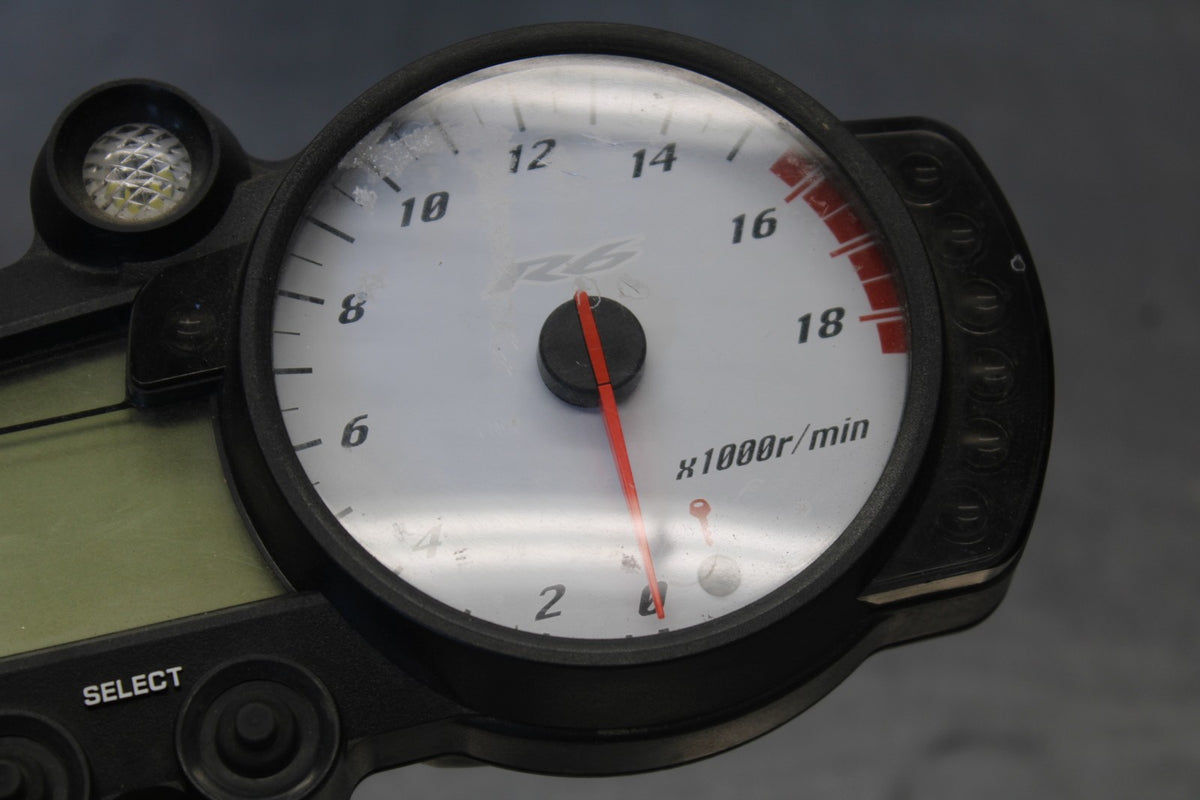 05 YAMAHA YZF R6 SPEEDO TACH GAUGES DISPLAY CLUSTER SPEEDOMETER TACHOMETER BB890