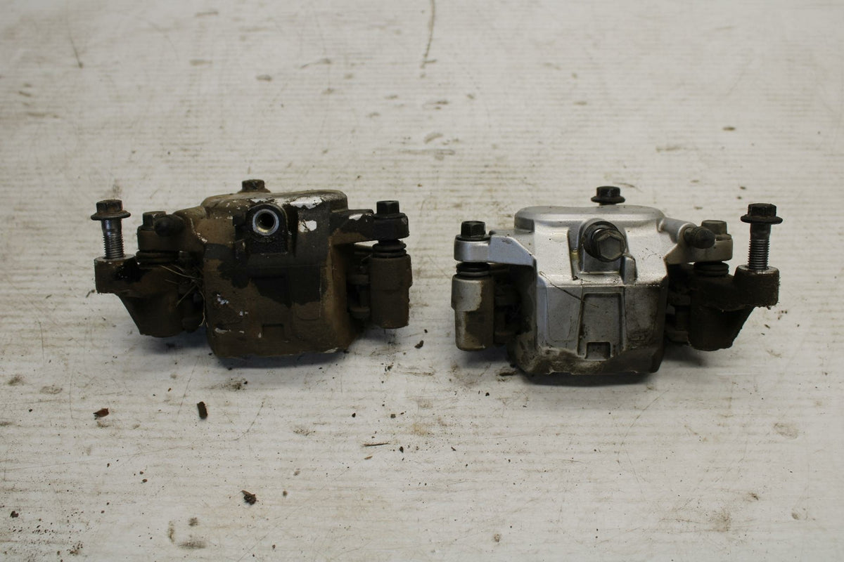 07-08 YAMAHA V STAR 1300 RIGHT LEFT FRONT BRAKE CALIPER SET PAIR CALIPERS BB303