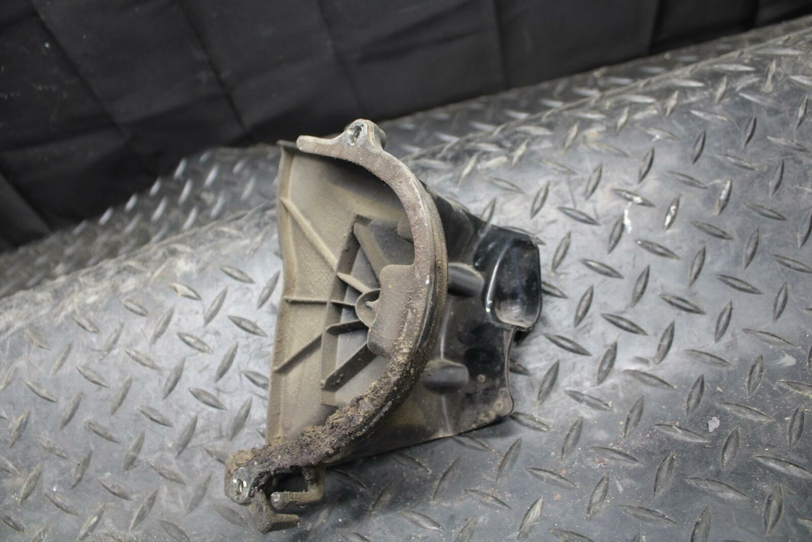 10-11 HONDA CBR1000RR ENGINE SPROCKET COVER BB228