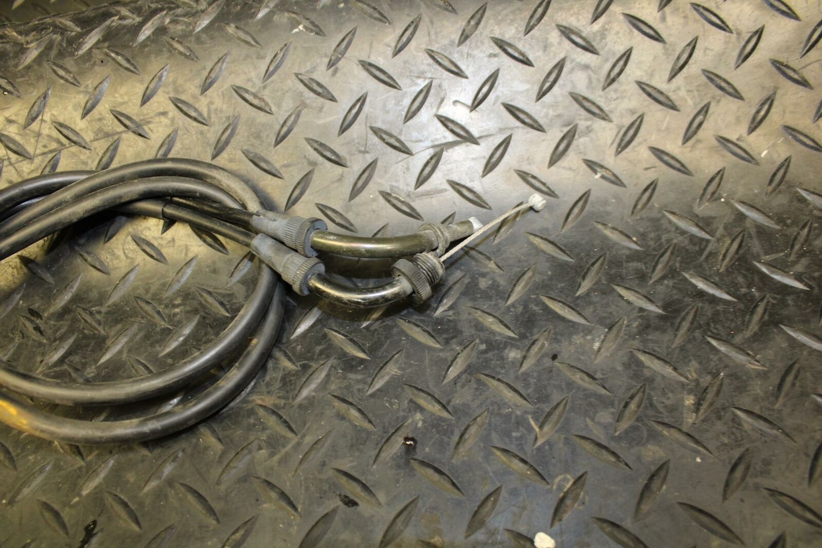 05-06 SUZUKI KATANA 750 GSX750F THROTTLE CABLES LINES bb166