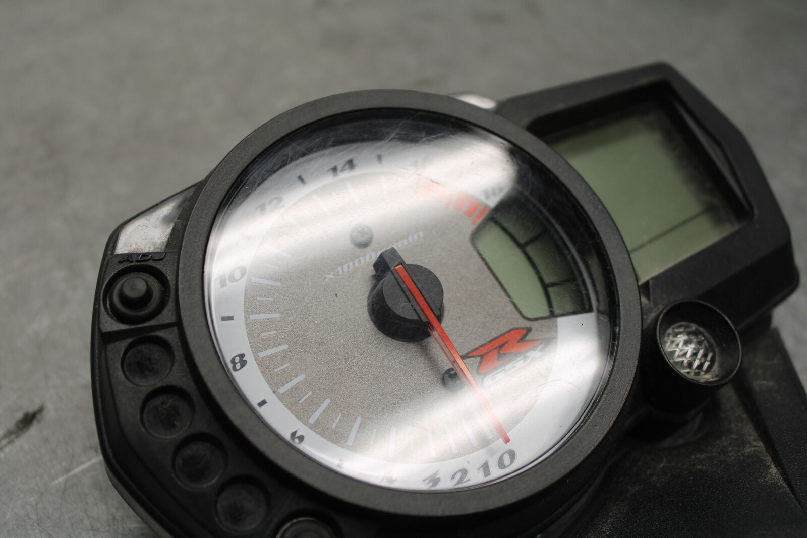 08-09 SUZUKI GSXR600 SPEEDO TACH GAUGES CLUSTER SPEEDOMETER TACHOMETER BB728