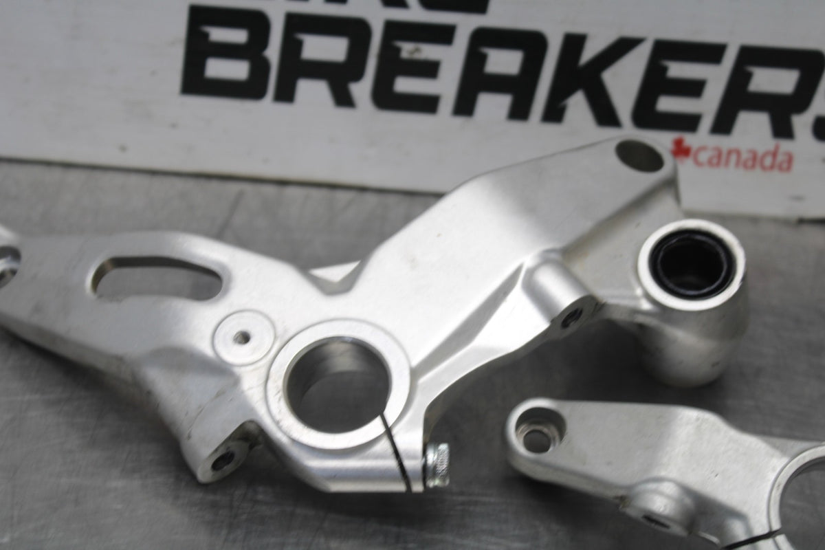 16 DUCATI 959 PANIGALE ENGINE/ FRAME MOUNT MOTOR BRACKET SET BB912