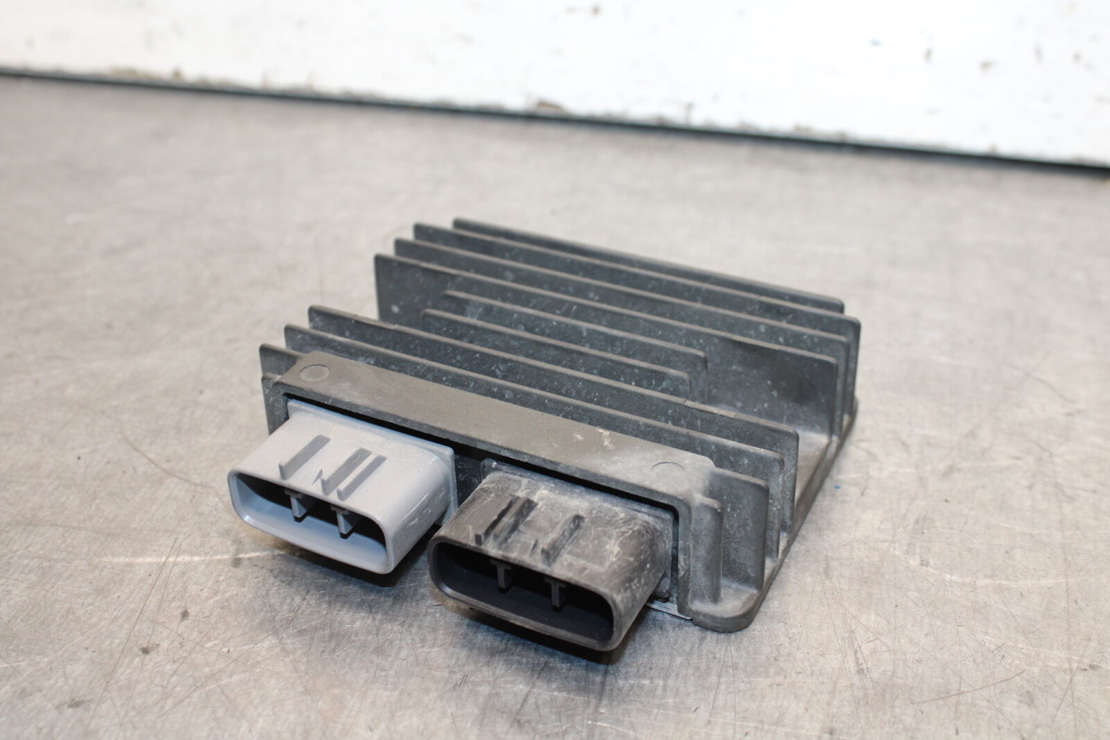 16 KAWASAKI NINJA ZX10R RECTIFIER VOLTAGE REGULATOR 21066-0748  BB650