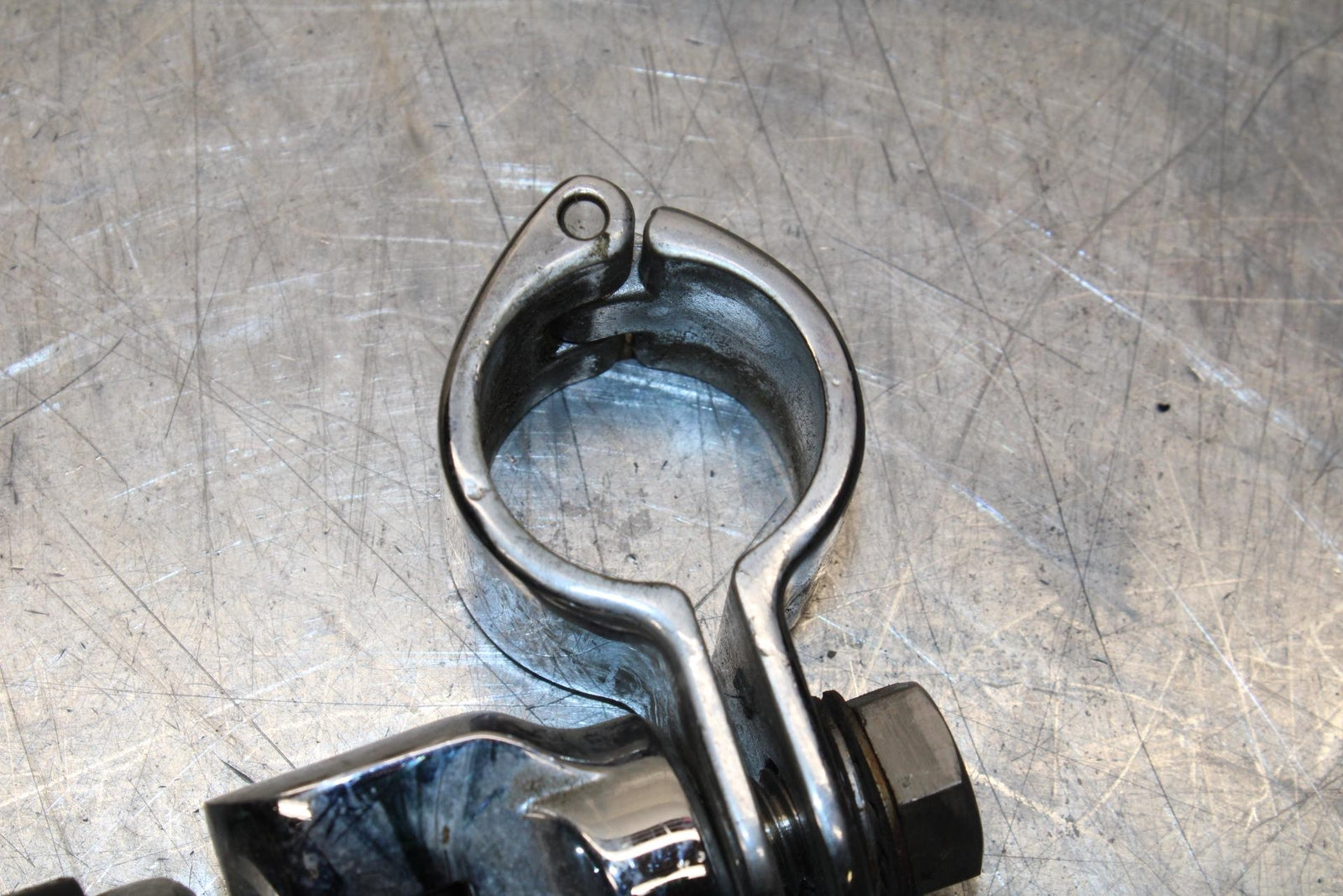 2005 Kawasaki Vulcan 1600 VN1600A Classic FRONT FOOT RESTS PEGS SET PAIR BB574