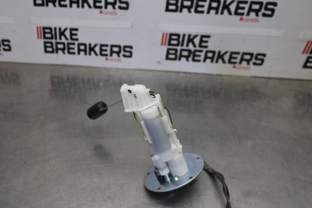 23-26 KAWASAKI NINJA ZX4RR FUEL PUMP GAS PETROL SENDER UNIT BB898