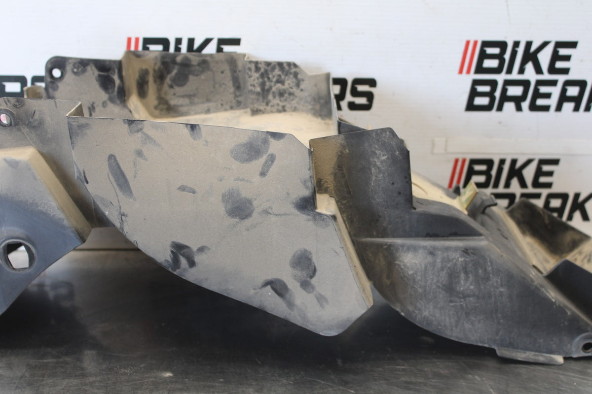 97-00 SUZUKI GSXR600 SRAD REAR BACK TAIL UNDERTAIL BATTERY TRAY PLASTIC BB921