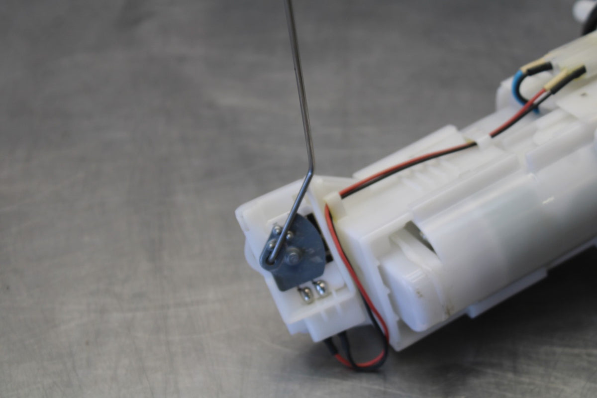 24-25 KAWASAKI ELIMINATOR 450 FUEL GAS PUMP BB869