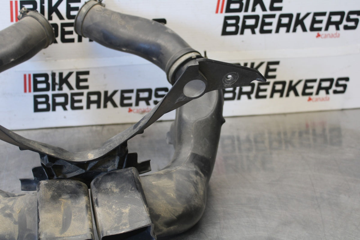 03-04 YAMAHA YZF R6 RIGHT LEFT AIR INTAKE DUCTS BB890