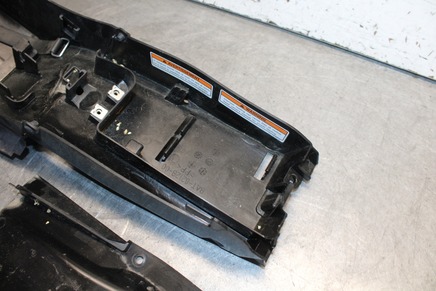 21-24 YAMAHA MT-07 REAR BACK TAIL UNDERTAIL BATTERY TRAY PLASTIC BB662