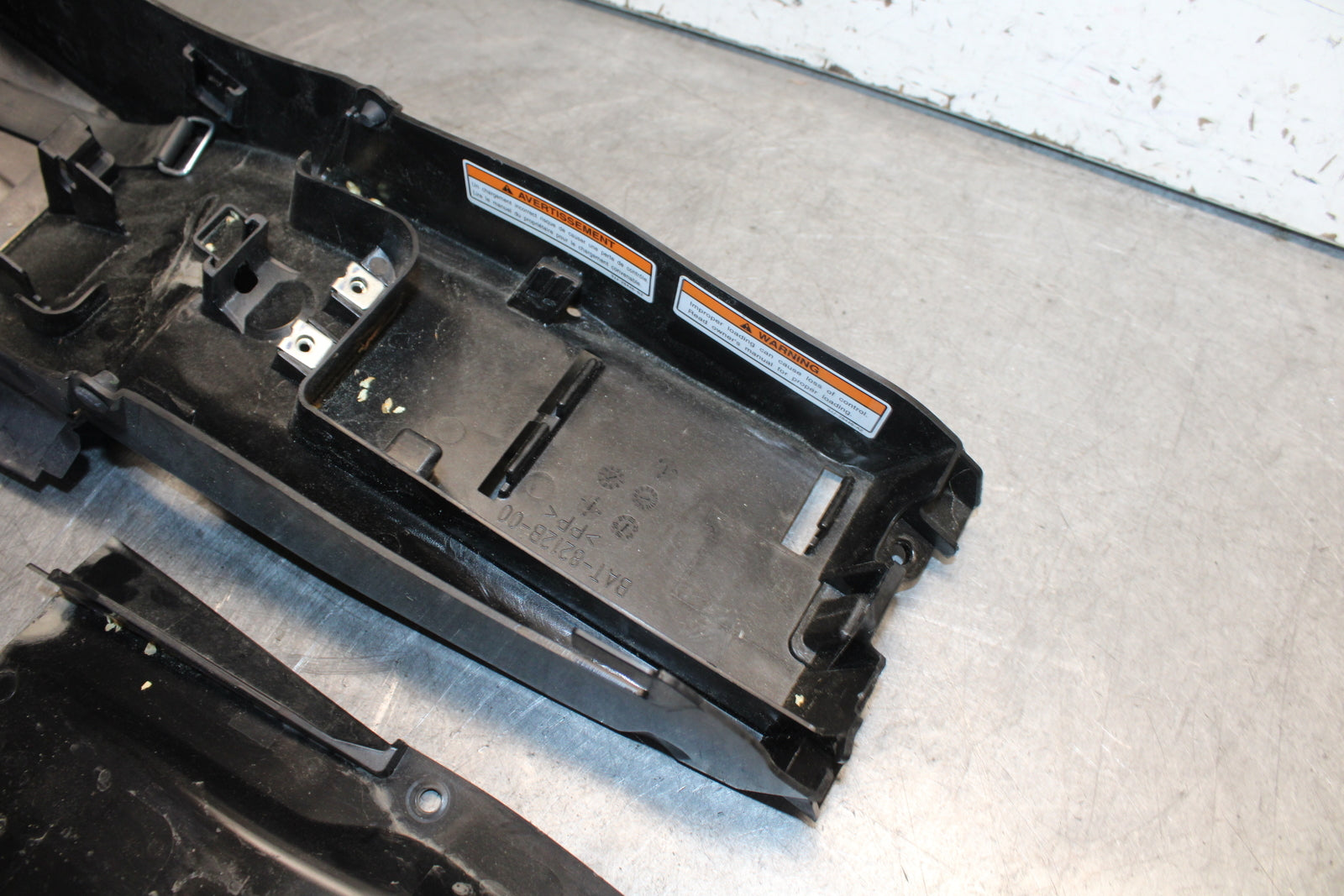 21-24 YAMAHA MT-07 REAR BACK TAIL UNDERTAIL BATTERY TRAY PLASTIC BB662