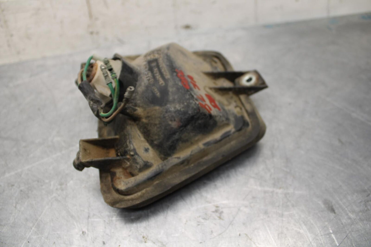 1984 Honda Interceptor 750 VF750F REAR TAIL TAILLIGHT BACK BRAKE LIGHT BB38