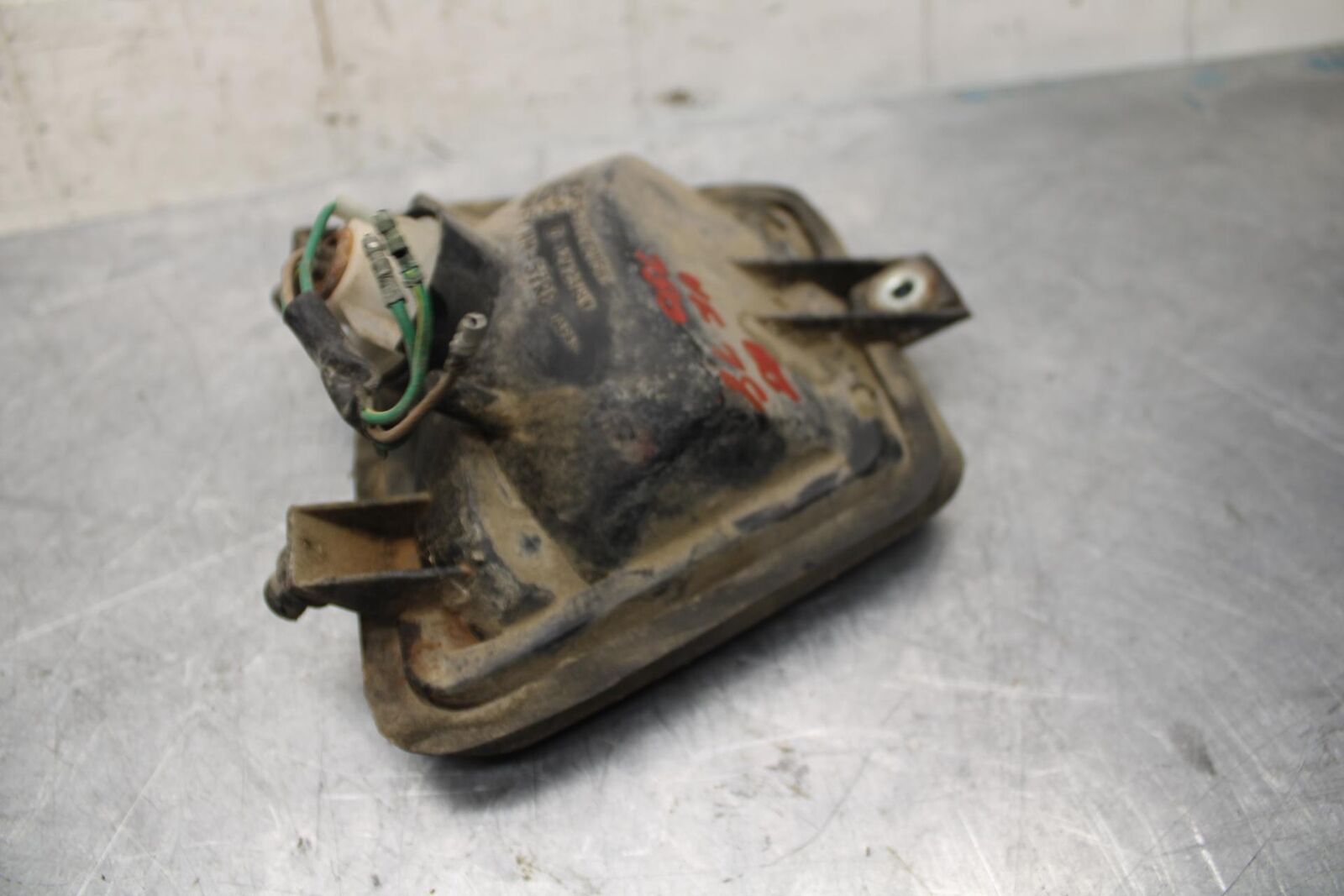 1984 Honda Interceptor 750 VF750F REAR TAIL TAILLIGHT BACK BRAKE LIGHT BB38