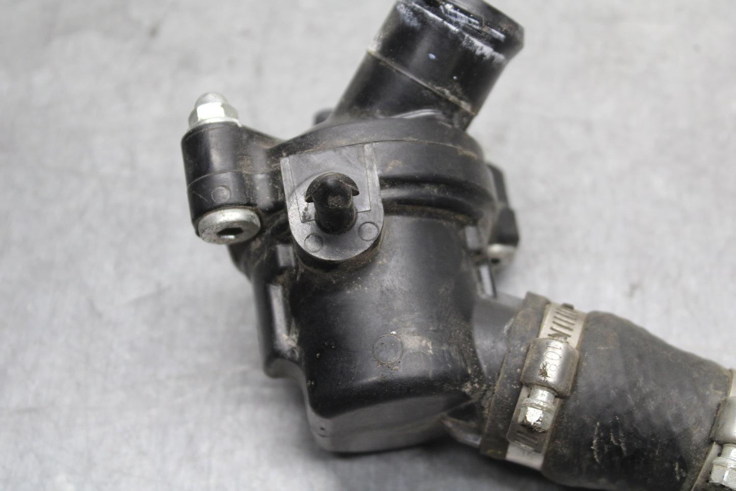 07-08 YAMAHA YZF R1 THERMOSTAT W HOUSING ASSEMBLY BB724