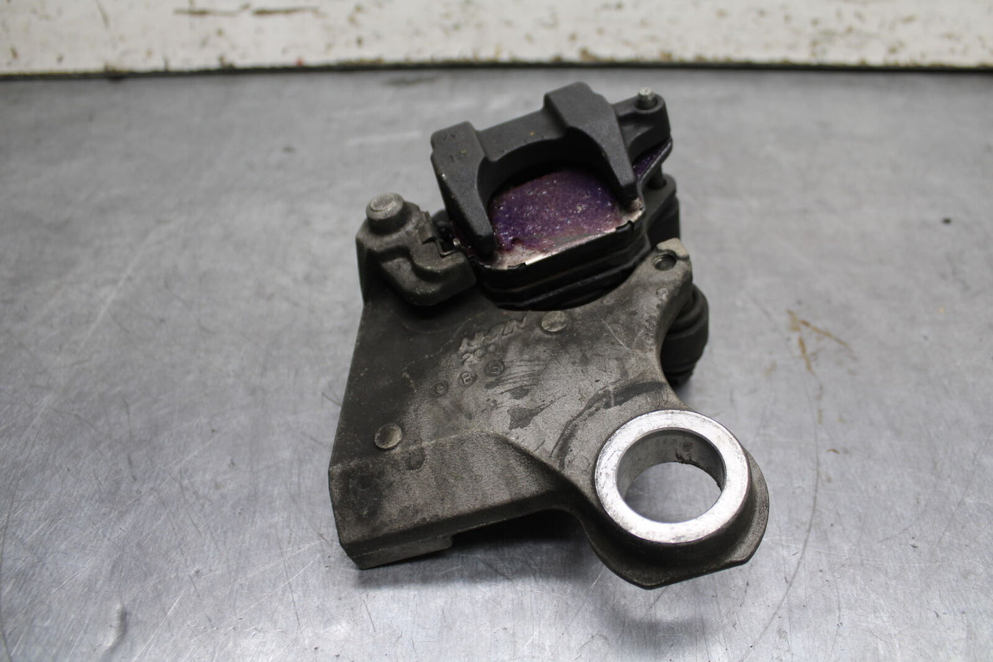 08-09 YAMAHA YZF R6S REAR BACK BRAKE CALIPER W MOUNT BRACKET BB115