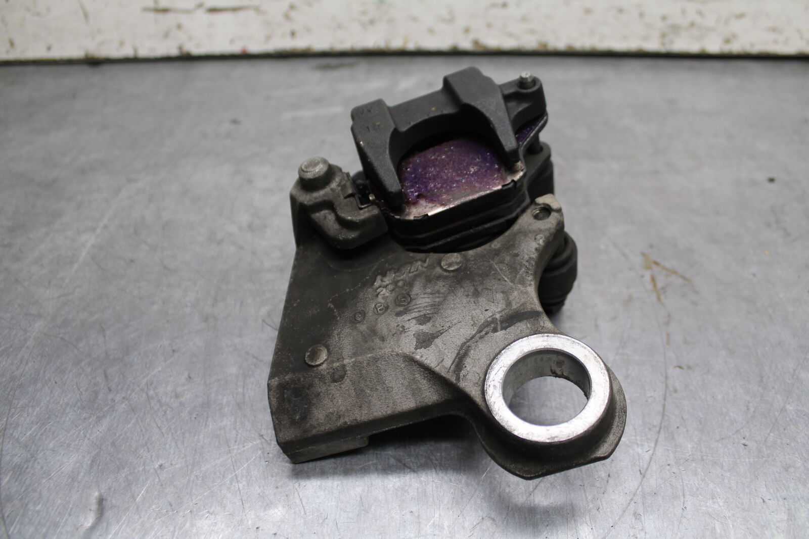 08-09 YAMAHA YZF R6S REAR BACK BRAKE CALIPER W MOUNT BRACKET BB115