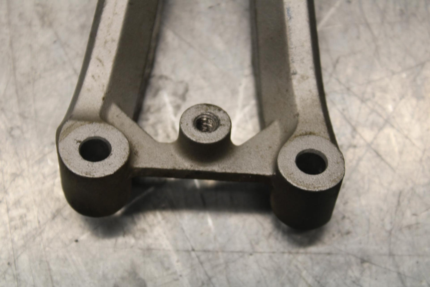 2006 Honda CBR600F4i REAR BACK PASSENGER PEG SET PAIR 50720-K26-305 BB567