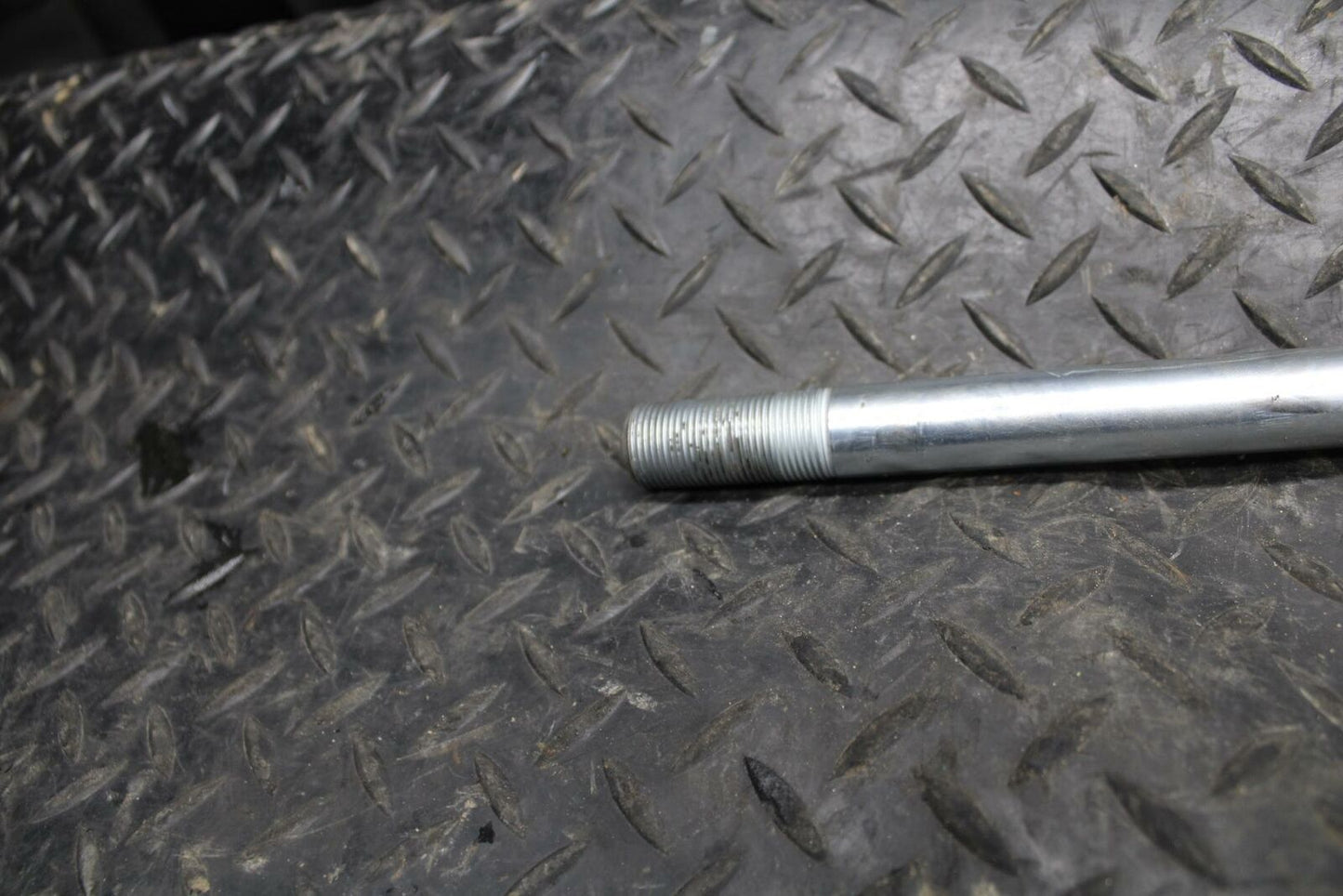 12-17 KAWASAKI NINJA 650 FRONT WHEEL RIM AXLE PIVOT BOLT 41068-0059 BB211