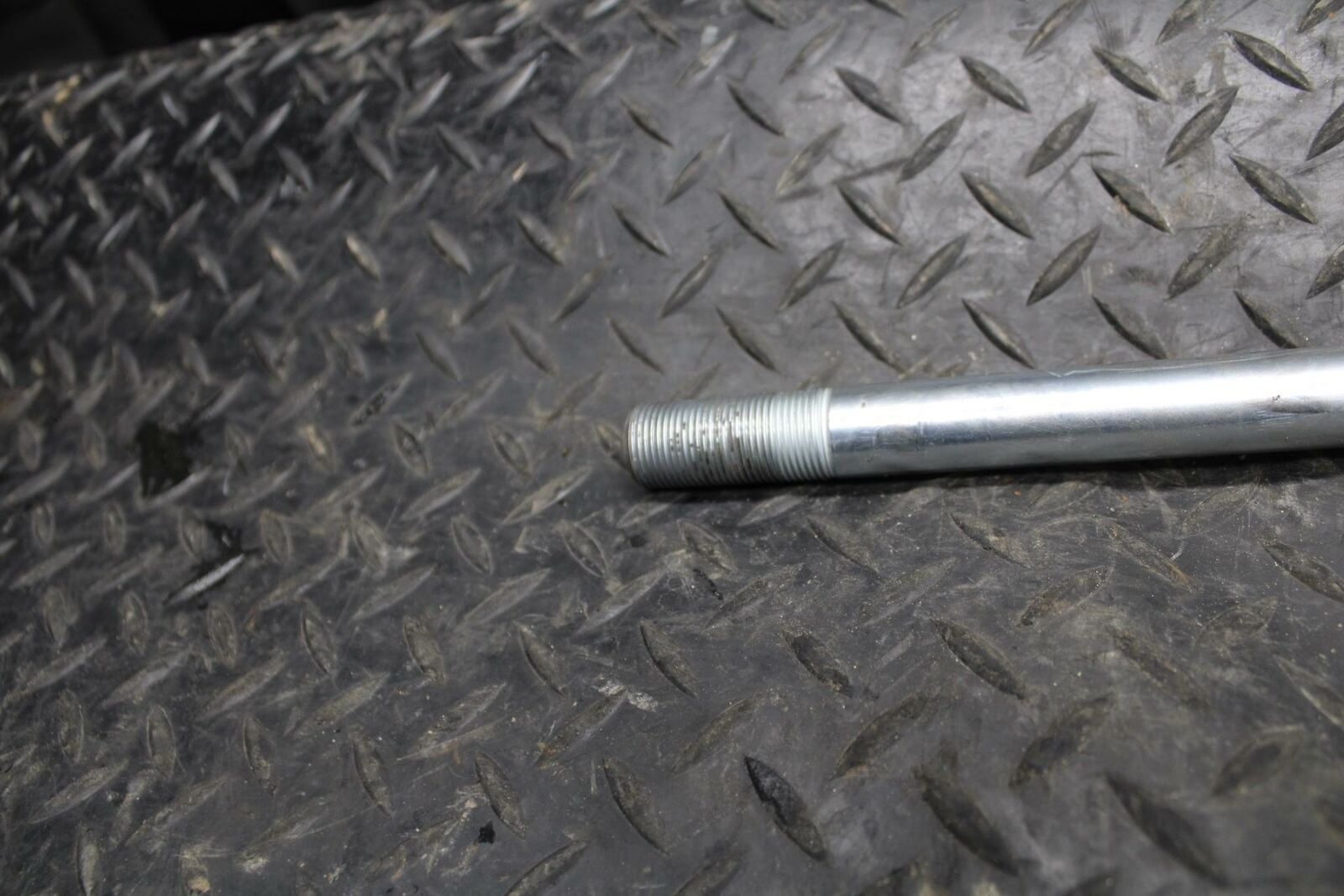 12-17 KAWASAKI NINJA 650 FRONT WHEEL RIM AXLE PIVOT BOLT 41068-0059 BB211