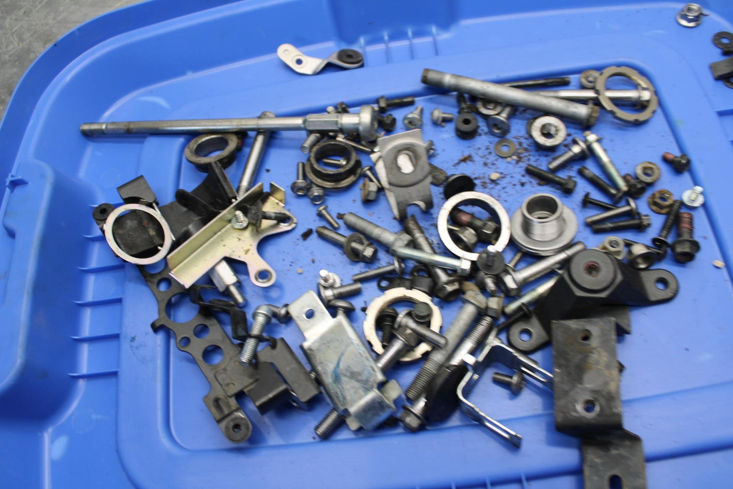 2008 Kawasaki Ninja ZX10R LEFTOVER MOUNTING BOLTS HARDWARE MOTOR SCREWS BB524