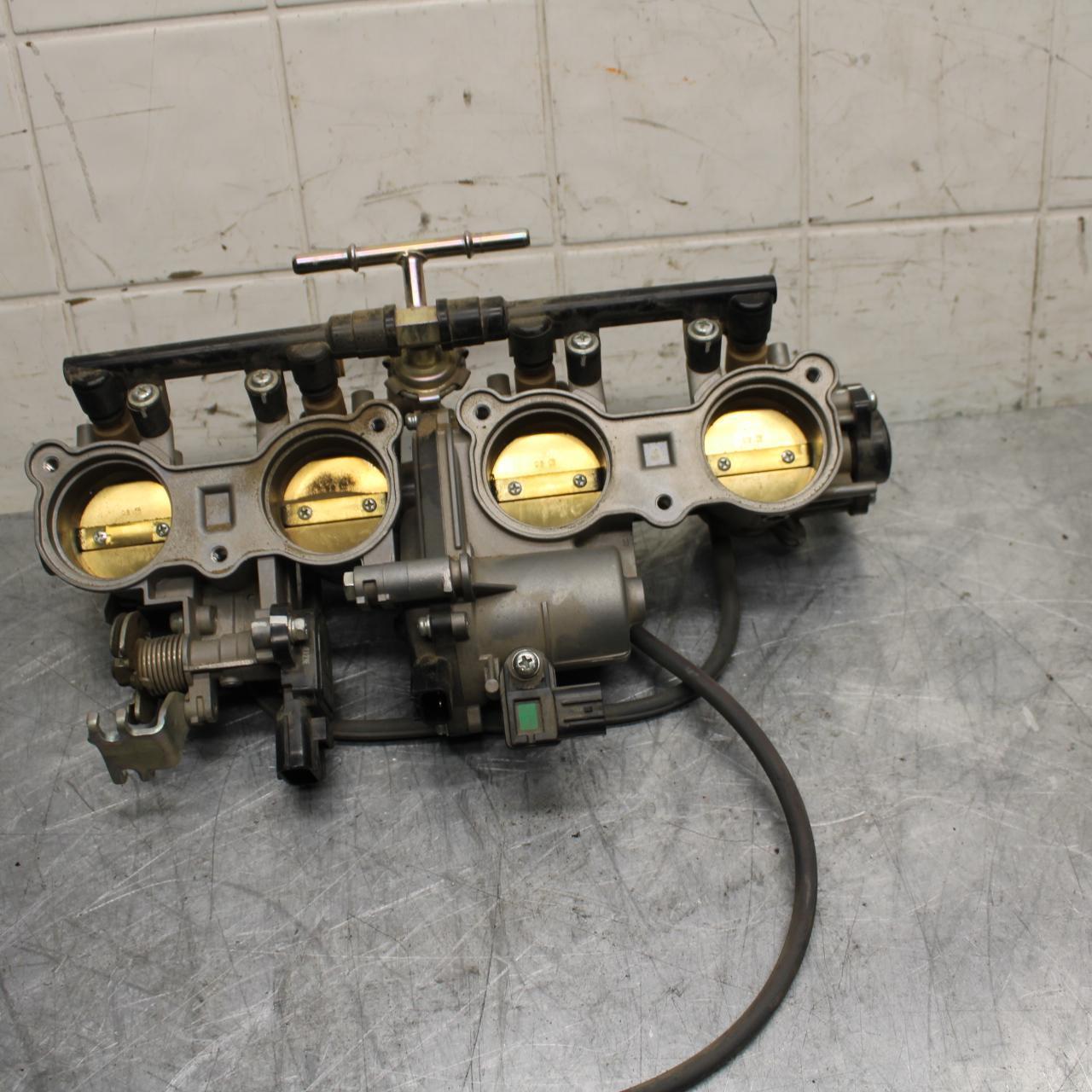 18 YAMAHA YZF R1  MAIN FUEL INJECTORS / THROTTLE BODIES BB473