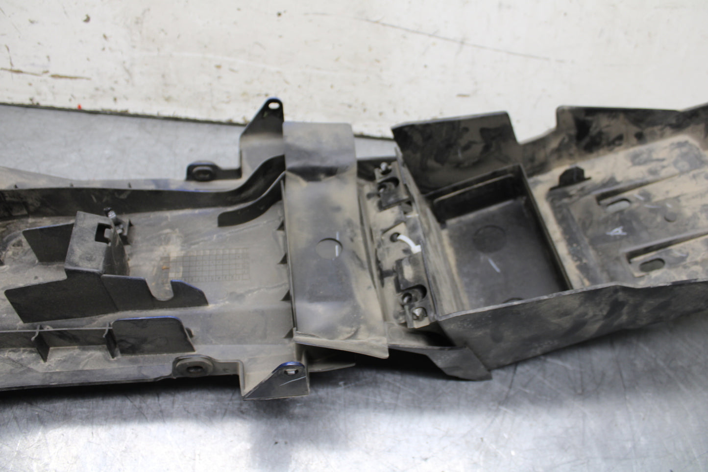 19-22 KAWASAKI Z400 REAR UNDERTAIL & BATTERY TRAY FAIRING COWL FENDER BB708