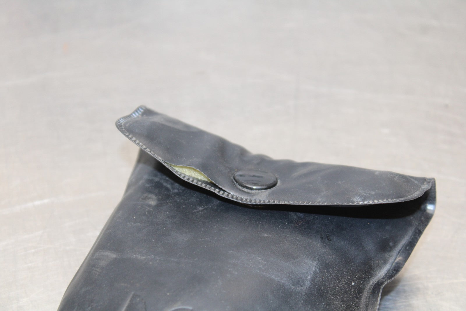 03-08 KAWASAKI VULCAN 1600 STOCK TOOLS OEM TOOL BAG KIT SET BB196