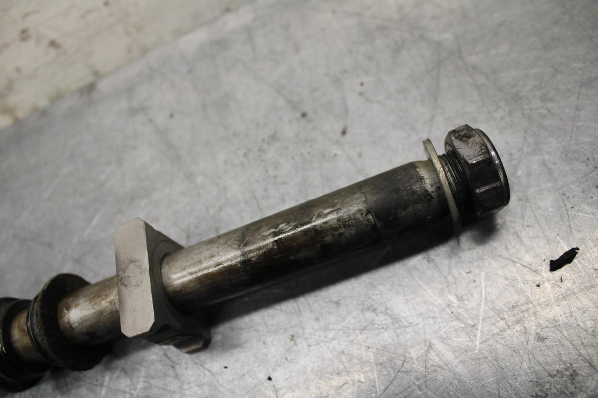 05-06 HONDA CBR600RR REAR AXLE  WHEEL RIM PIVOT BOLT AXEL 42301-MEE-D00 BB484