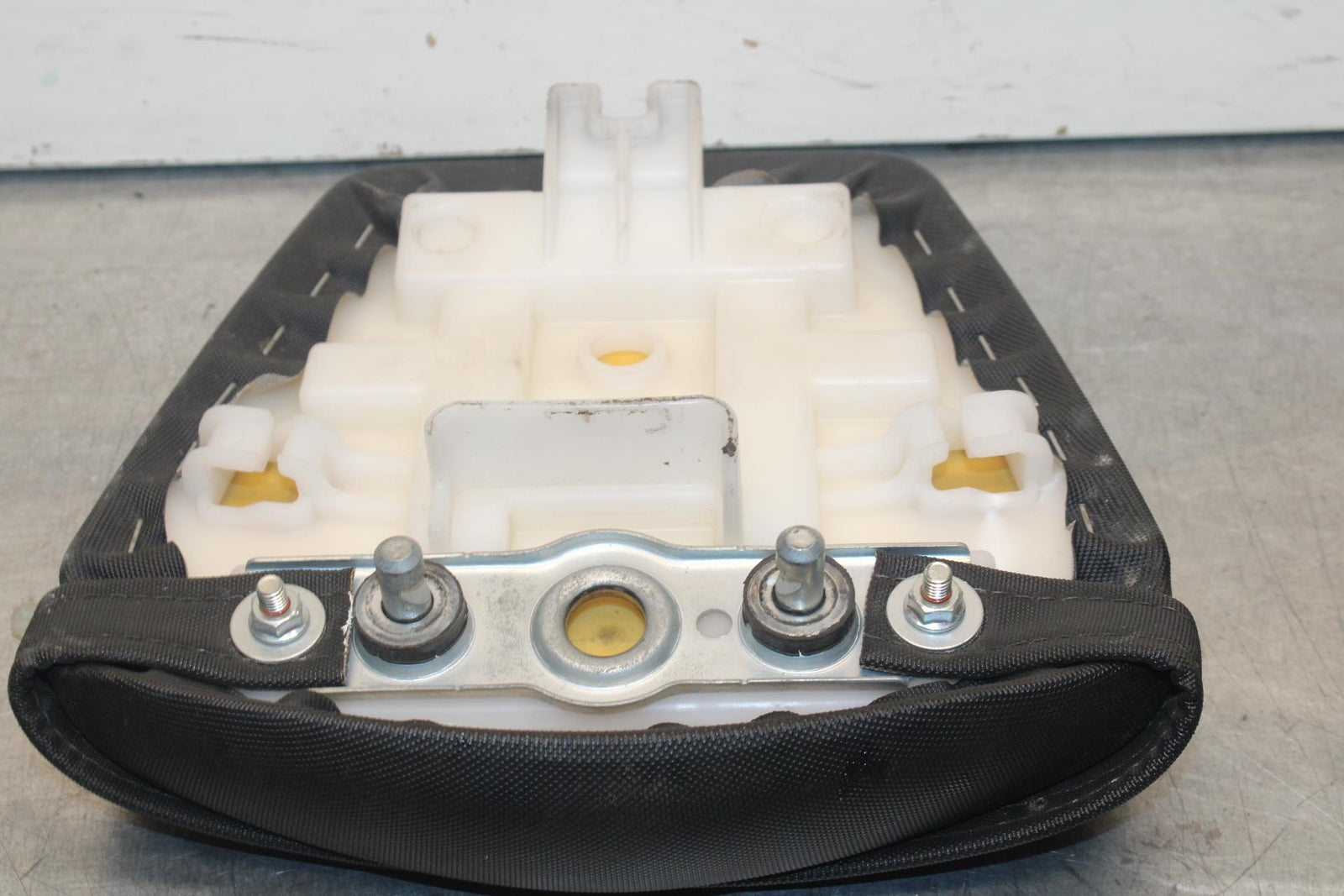 2011 Suzuki GSXR600 REAR BACK PASSENGER TANDEM SEAT PAD SADDLE PILLION BB605