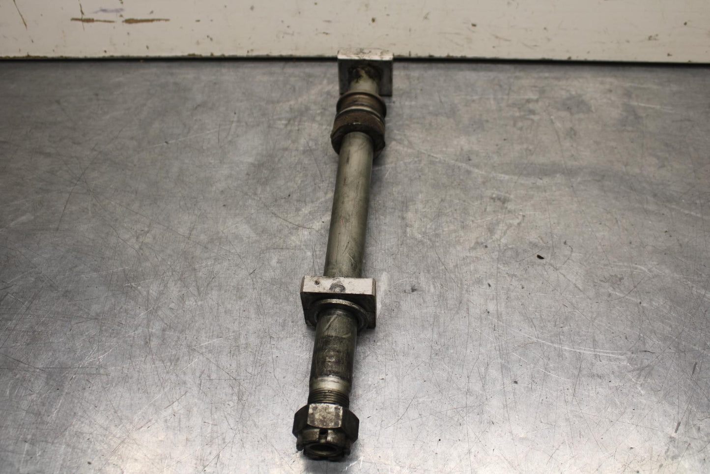 09-12 KAWASAKI NINJA ZX6R REAR AXLE BACK WHEEL RIM BOLT AXEL 41068-0035 BB617