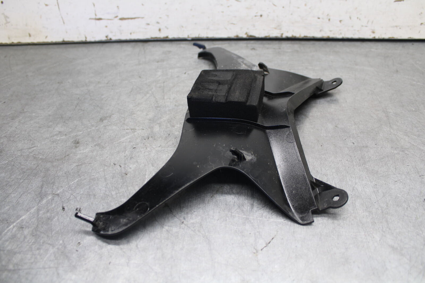 09-12 KAWASAKI NINJA ZX6R CENTER REAR BACK TAIL FAIRING COWL BB698